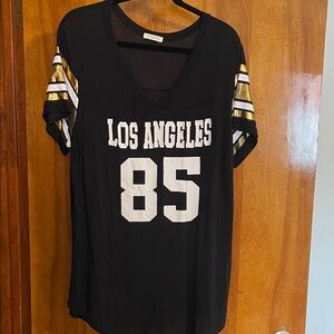 Los Angeles 85 Black Graphic V-Neck Tee with Gold Stripe Sleeves
